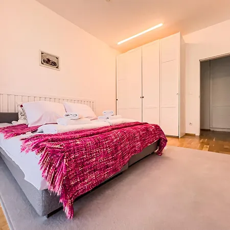 Apartament Przy Plazy Z Widokiem Na Park By Alldayholiday